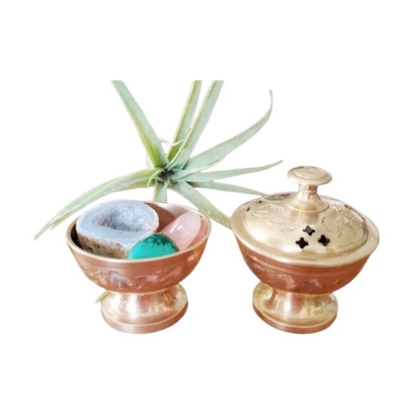 Set of 2 Vintage Etched Brass Trinket Bowls with Lid | 1970s Pedestal Dishes - Picture 2 of 10